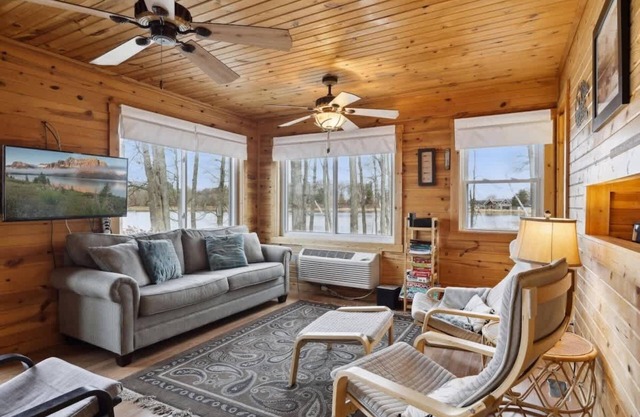 Perfect Sand Lake Cabin With Sandy Beach