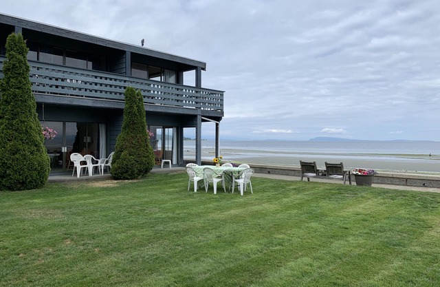 Sand Pebbles Inn