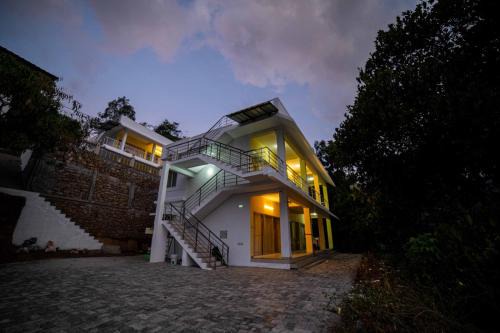 Sandal Palace