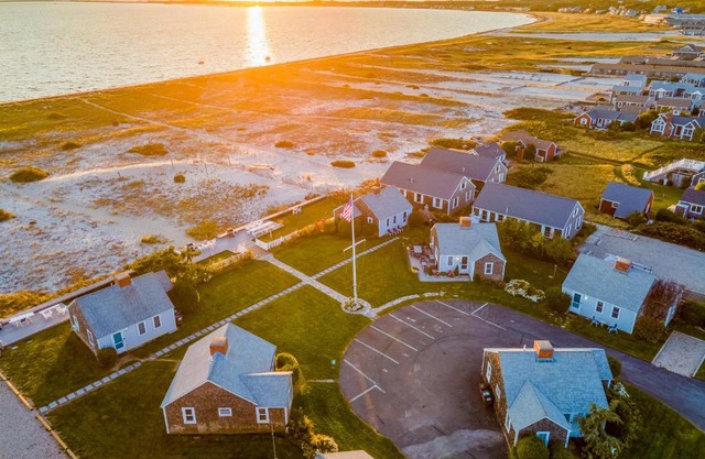 Sandbars Inn - Beachside Cottage
