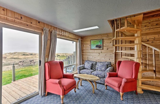 Sanderling Sea Cottages, Unit 3 with Private Balcony