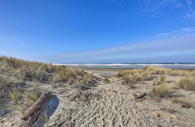 Sanderling Sea Cottages, Unit 2: Walk to Coast!