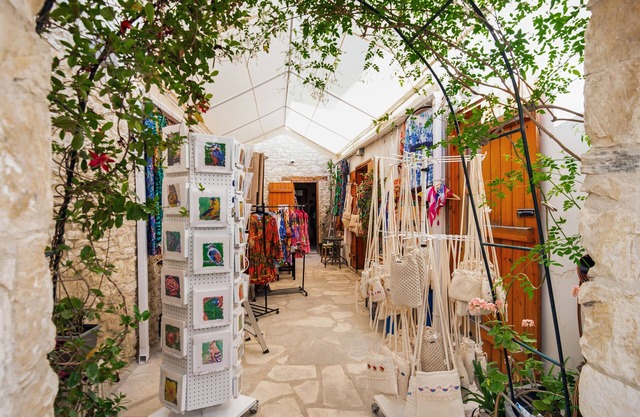Sanders Andre Marie - Nice Studio w Shared Garden