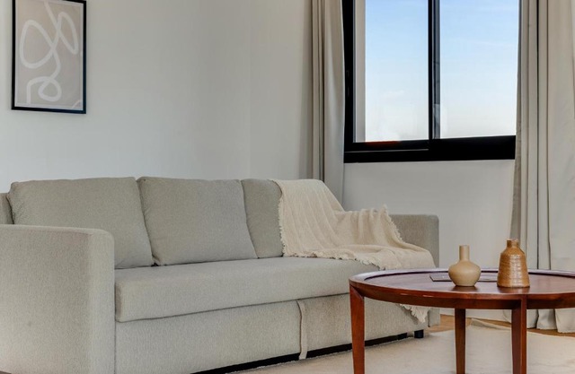 Sanders Cruise - Modern 1 bdr apt wbalcony