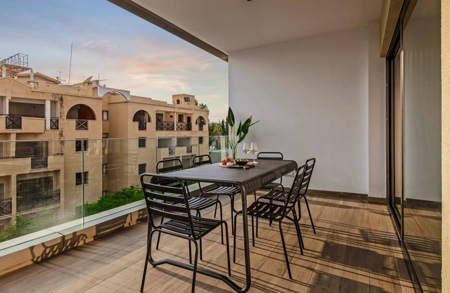 Sanders Evolution - Cozy 3-bdr Apt w Shared Pool
