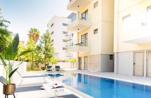Sanders Evolution - Warm 3-bdr Apt w Shared Pool