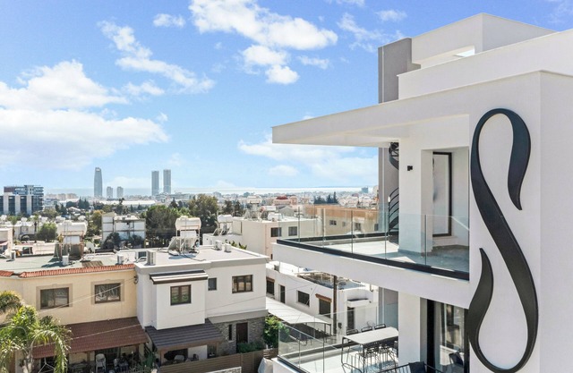 Sanders Only - Enchanting Studio With Balcony
