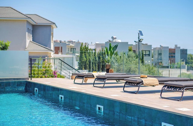 Sanders River Plaza - Open 1-bdr Apt With Balcony