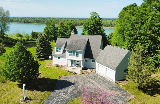Sandhill House - Large and Spectacular Lakefront Home with Water Toys!