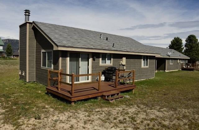 Sandhill West Home - comfortable family retreat with great views
