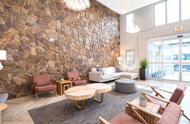 Sandman Signature Calgary Airport Hotel