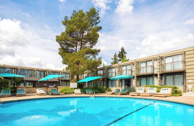 Sandman Signature Vancouver Airport Hotel & Resort