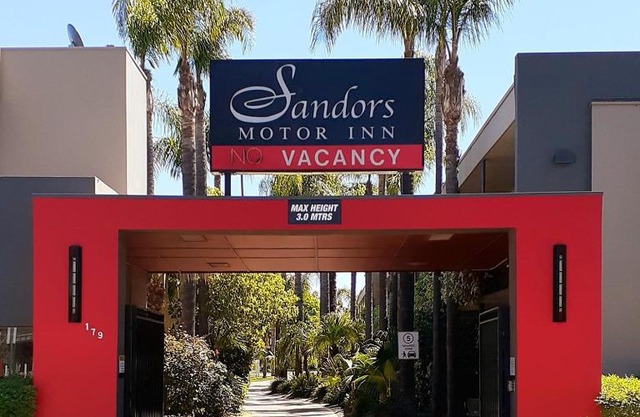 Sandors Motor Inn