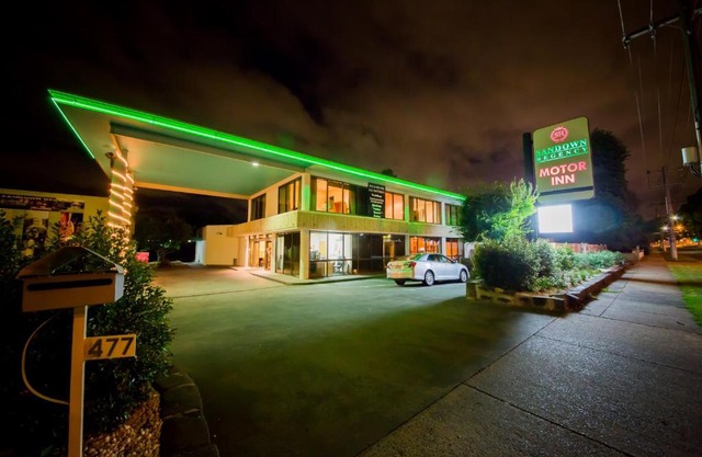 Sandown Regency Hotel & Apartments