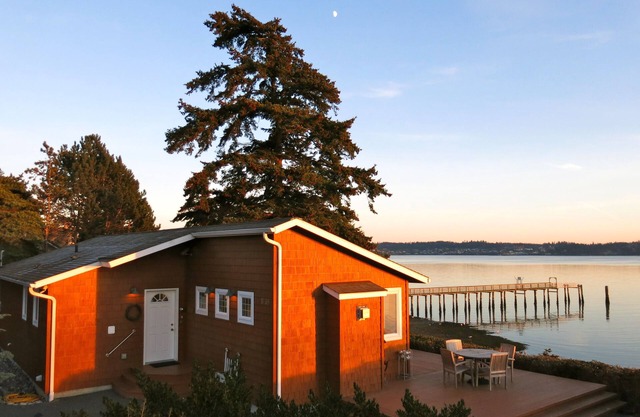 5⭐Sandpiper Haven: Fabulous 180; Waterfront Beach House-VISTAS, Kayaks, Penn Cove