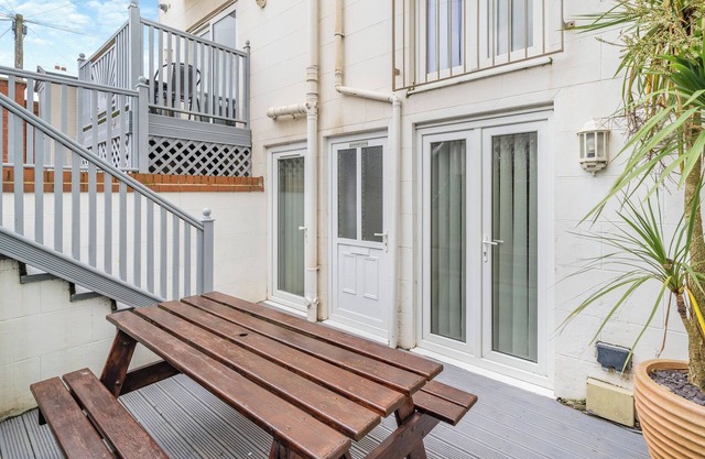 SANDPIPER SUITE, country holiday cottage in Bispham
