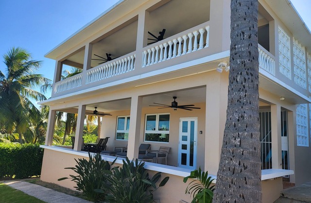 Sands Beachfront Upstairs Ocean View & Pool