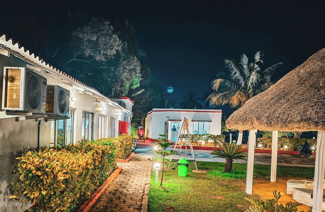 Sands Courtyard