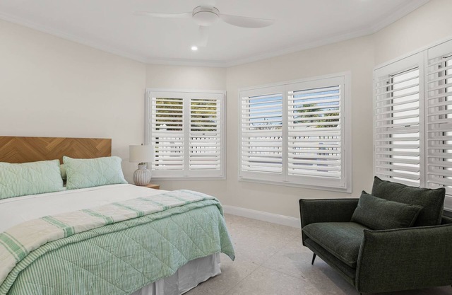 Sandscapes Sanctuary - beautifully curated designer apartment close to the beach and Roebuck Bay