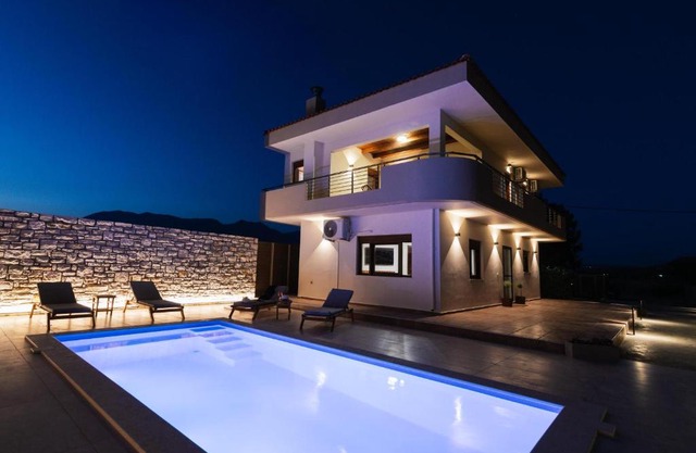 SandShine Luxury Villa