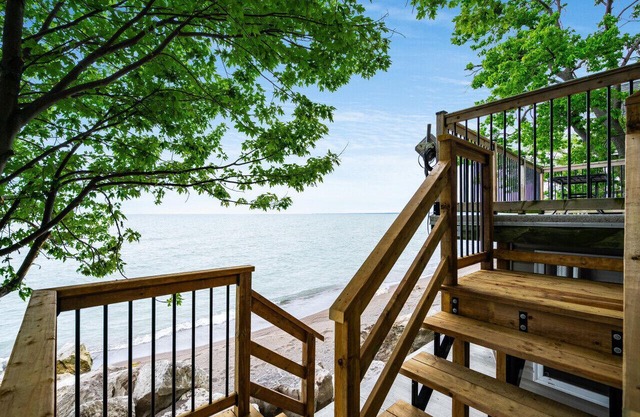 Sandside Lakehouse! The Perfect Beach Retreat