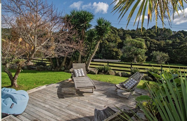 SANDY BAY HIDEAWAY - SANDY BAY HOLIDAY HOME in Sandy Bay