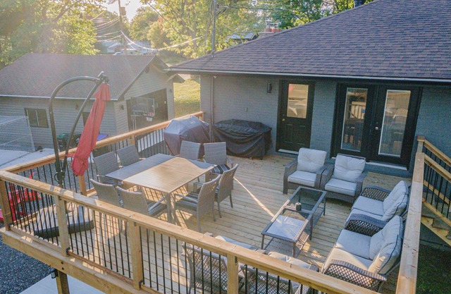 Sandy Beach/Boating/Swimming/Hot Tub/Marina/Trails