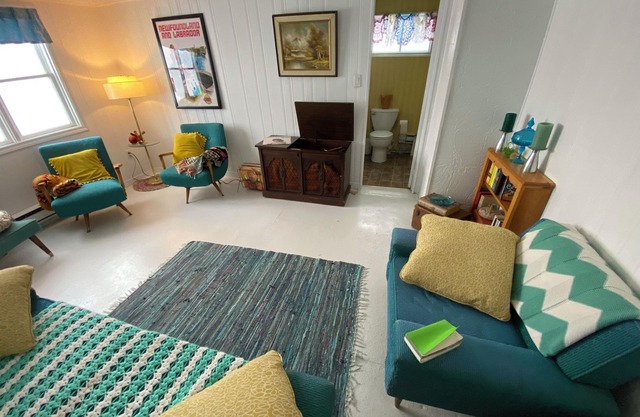 Sandy Beaches/Waterfalls swimming/meadows/hiking; Western Bay Sands Cottage