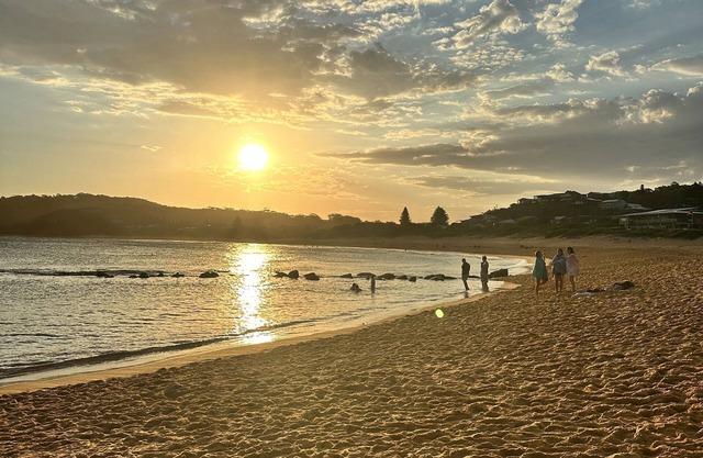 Sandy Feet Beach House, 3 Bedrooms, 2 Bathrooms only 350m from Copacabana Beach