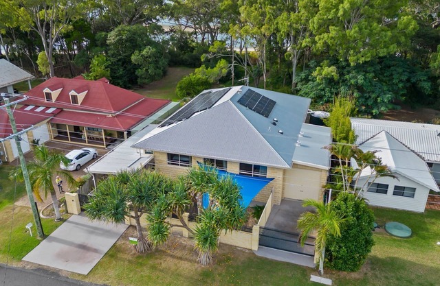 Sandy Feet Retreat - Waterfront - 4BR - Smart TV - WiFi