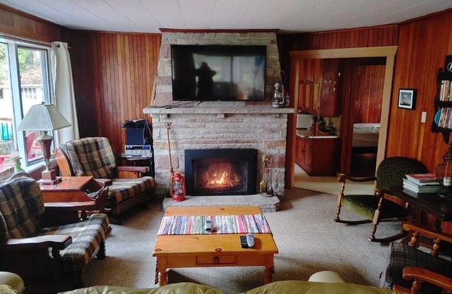 Sandy Pines Cottage. Lake Muskoka, Gravenhurst