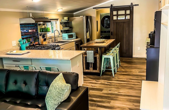 Sandy's Hide-A-Way - King Beds/EV Charger/ALL WELCOME!