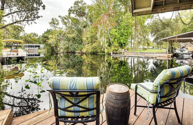 Sandy Shore & Multi-Boat Dock! St Johns River Home