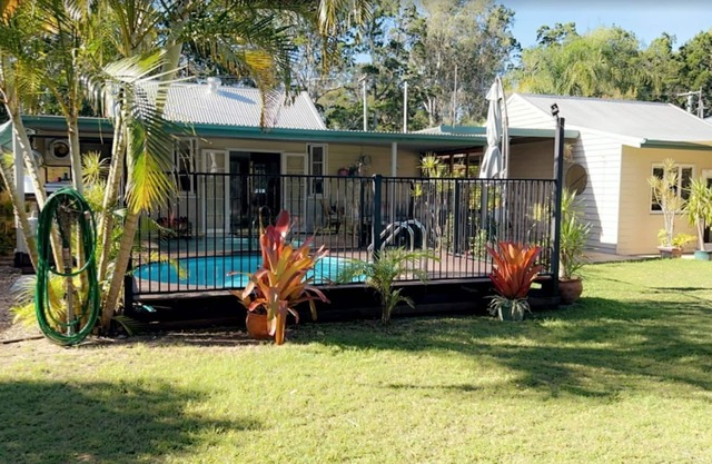Sandy Toes Beachside Pad-Walkway to Toogoom Beach-Sleeps 4-BBQ-Plunge Pool