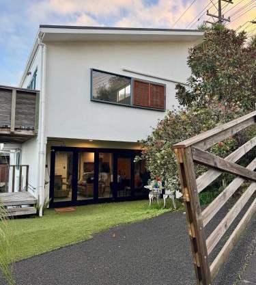 Sandy Toes & Netflix Nights, Relaxing Auckland Retreat