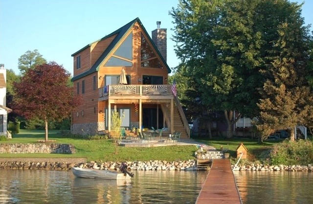 Sangria Sunrise - Lago Leelanau Chalet