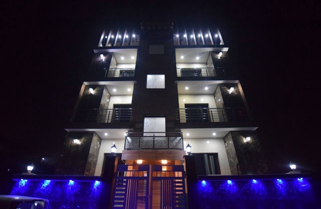 Sangvi Palace