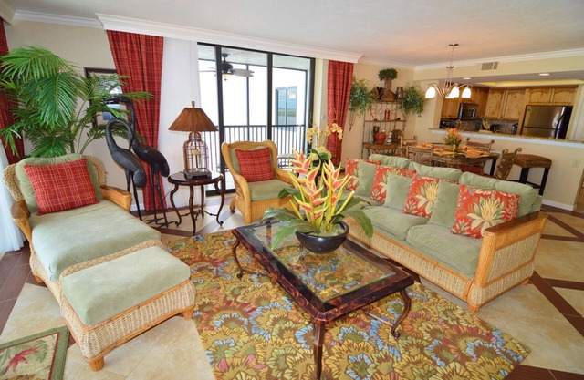 Condominio de esquina de lujo con vista a la playa y la bahía de San Carlos en Sanibel Harbour Rst