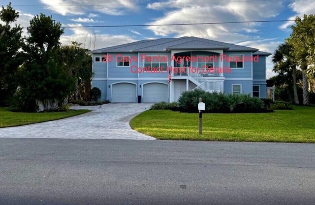 Sanibel Spacious Lakefront Retreat, Steps to Scenic Shores,Shelling and Fishing
