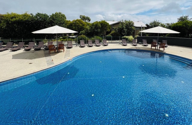Relax and unwind in this stylish coastal unit at the 4.5-star Silverwater Resort