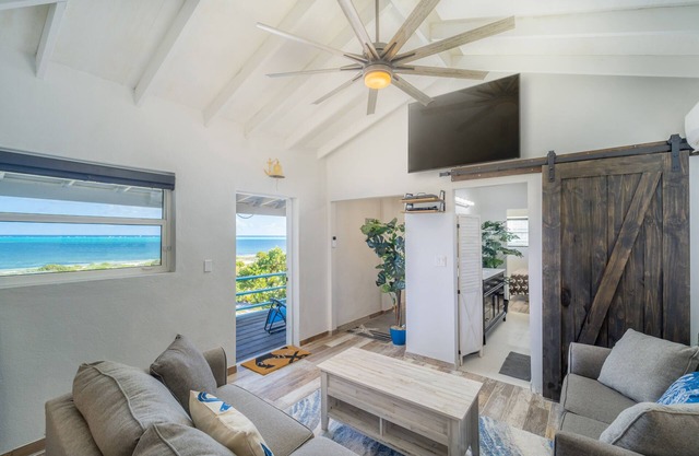 Santa Clara Cottage @ The Lookout > Beachfront w/AC