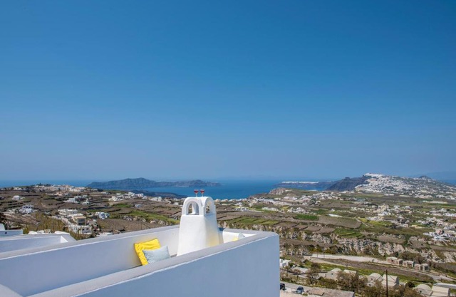 Santorini 180 Degrees