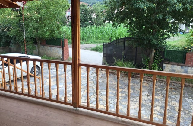 Sapanca mavi yeşil köy evi