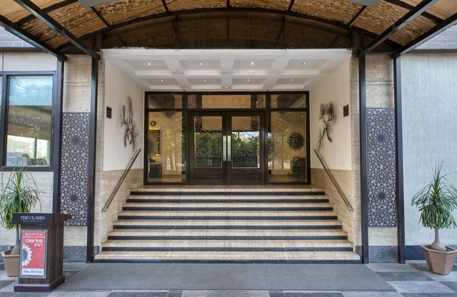 Sapna Clarks Inn