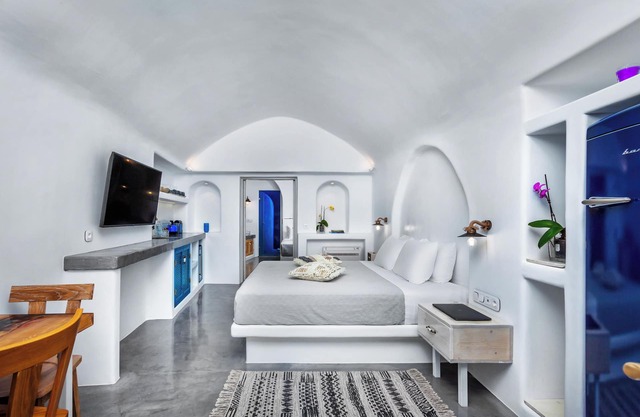 Sapphire Deluxe Suite with Private Hot Tub