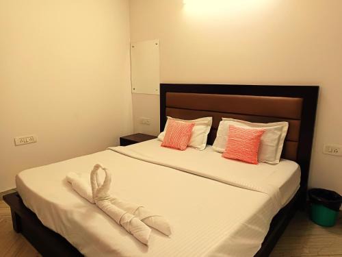 Sapphire Home Stay Near Nizamuddin Railway Station