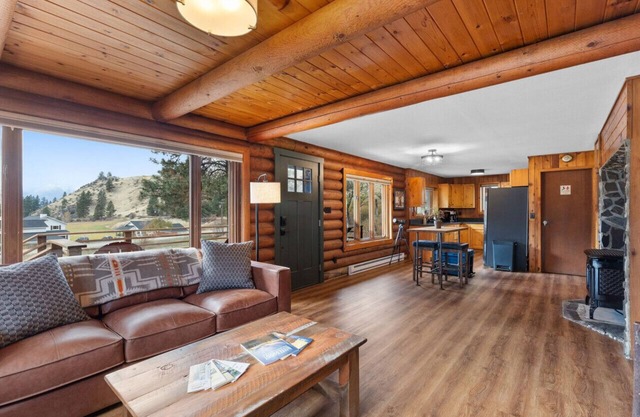Sapphire Ridge Cabin