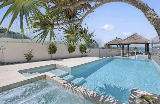 Sapphire Sands Beach House, Absolute Beachfront, P