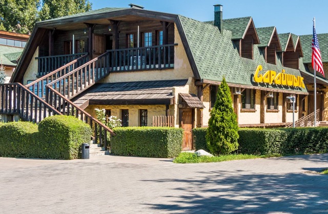 Saraichik Hotel