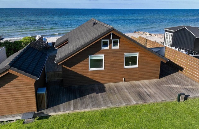 "Saran" - 5m from the sea by Interhome